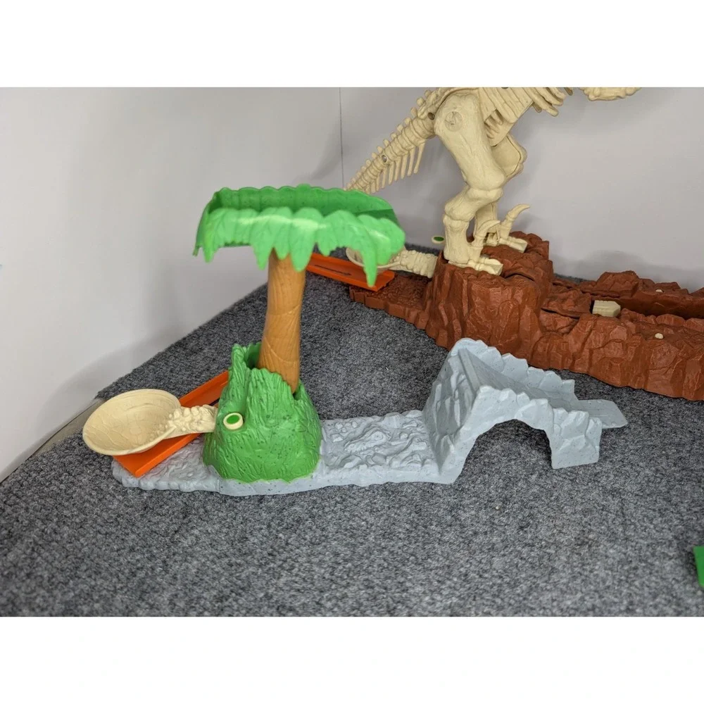 Lot Of 4 2008 Hot‎ Wheels Trick Track Dinosaur Pieces Mattel T-Rex Stegosaurus